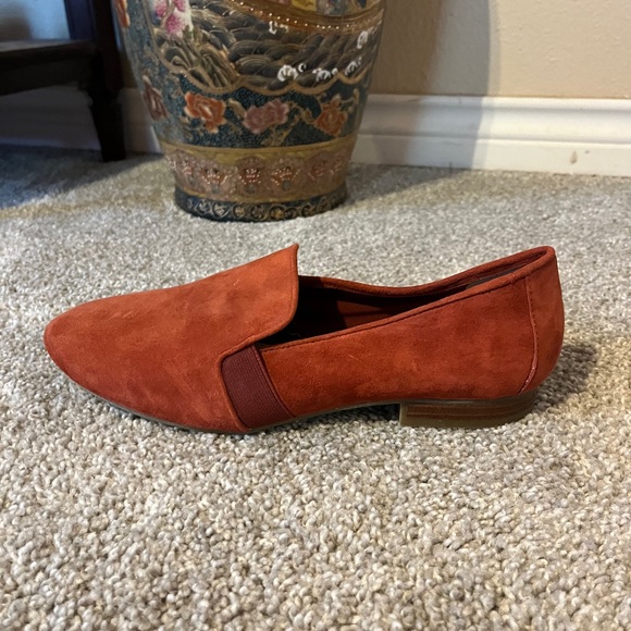 Me Too "Yvonne" Terracotta Suede Loafers Size 9M - Picture 3 of 8